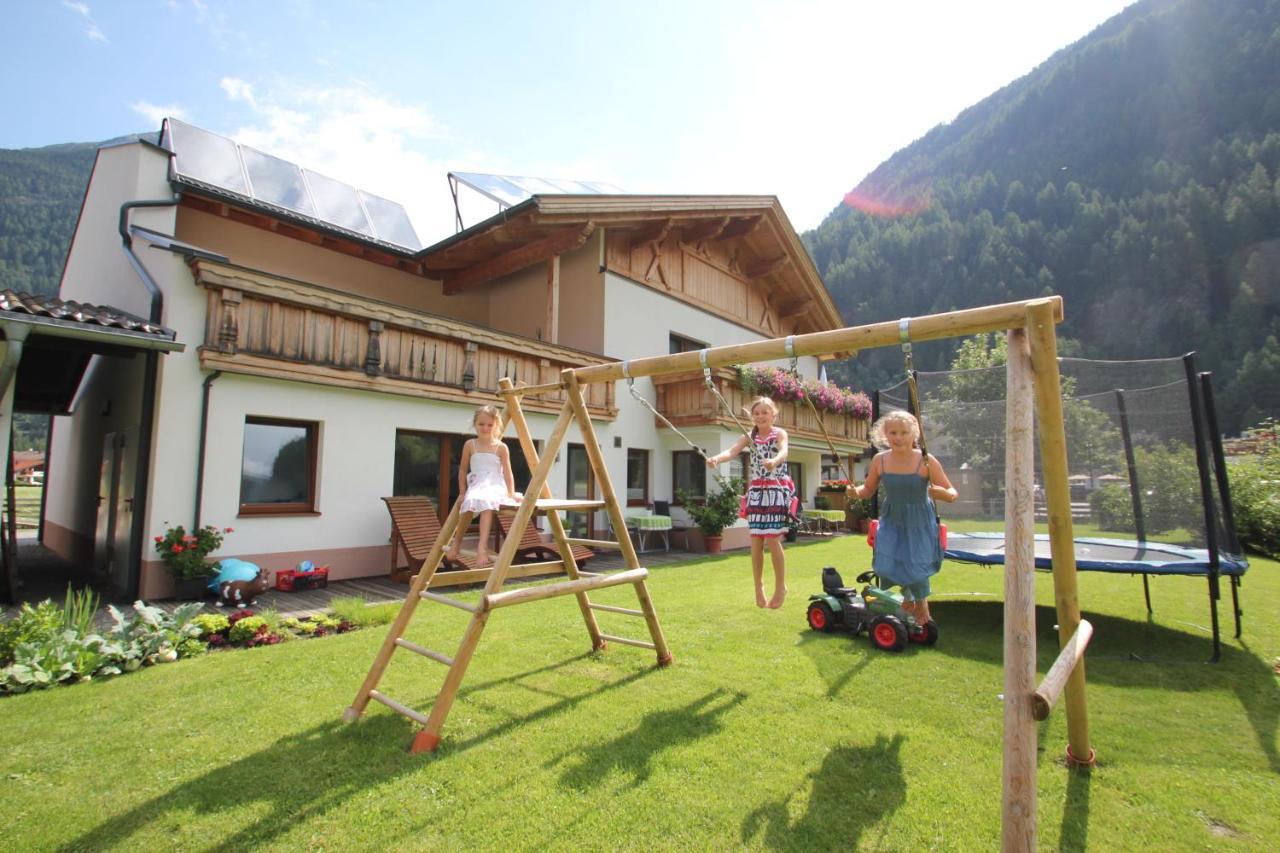 Landhaus Zell Apartamento Längenfeld Exterior foto